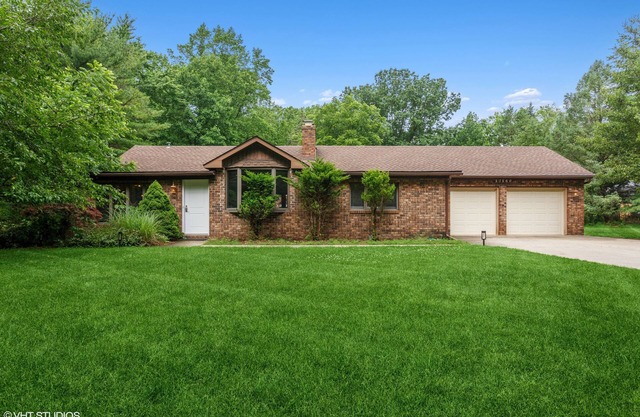 Cozy cottage surrounded by trees and sounds of nature with new hot tub.