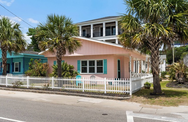Cozy Cottage! Best 2nd row location in North Myrtle Beach!