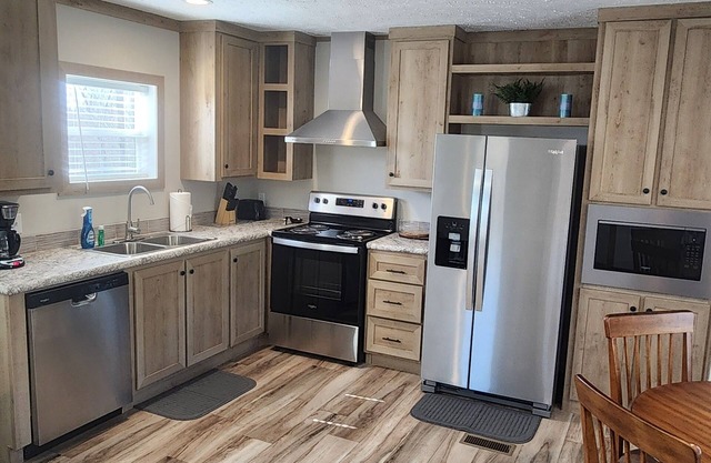 Cozy cottage w/1 bedroom, WiFi, AC in tranquil Springville close to boat ramps