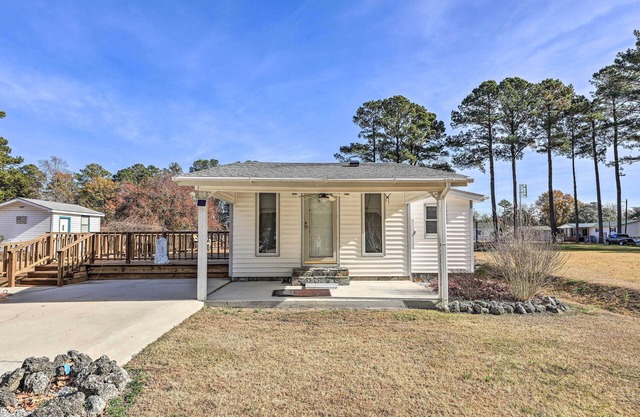 'Cozy Cottage' w/ Shared Dock on Dawson Creek