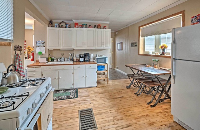 NOUVEAU! Cozy Cottage w / Yard - Marchez jusqu'à Dwtn Red Lodge!