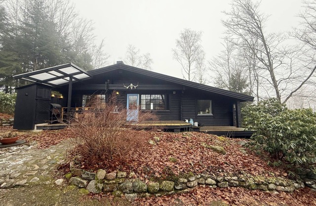 Cozy cottage with proximity to fishing | SE02005
