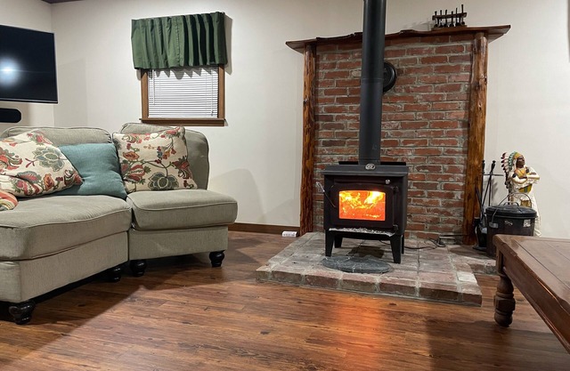 Cozy Country Cabin Getaway now w/ WIFI!!