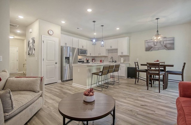 Cozy Cove w Pool & Lake Access 15 Min from Downtown