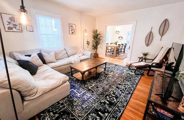 Cozy Craftsman | East Hyde Park