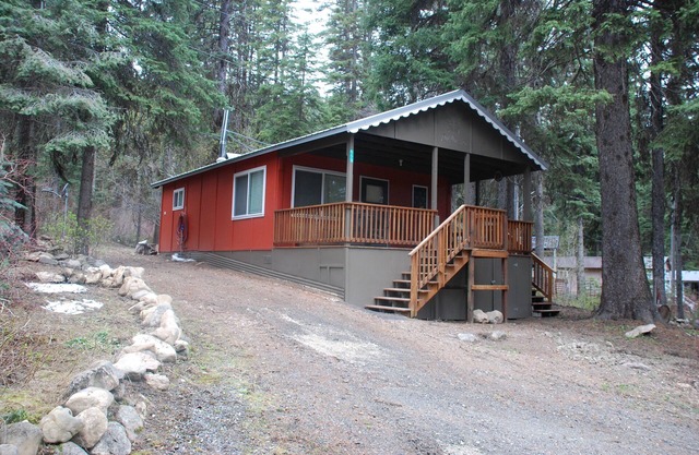 Cottage Creekside confortable.