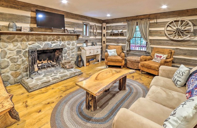 Cozy Creekside Mountain Escape w/ Hot Tub!