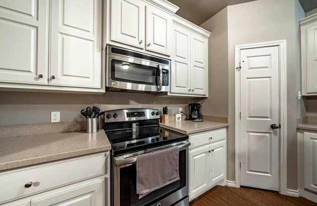 Cozy Cul-de-sac - 3BR/2BA - Stylish Stay