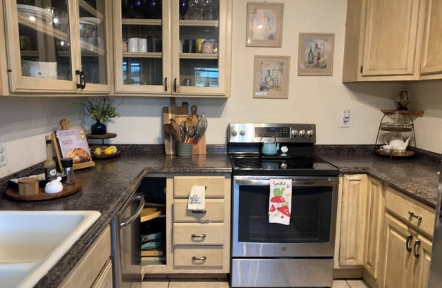 Cozy, Cute and Quaint House 3 bed/2 bath House