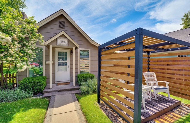 Cozy Dayton Cottage w/Yard: Walk to Main Street!