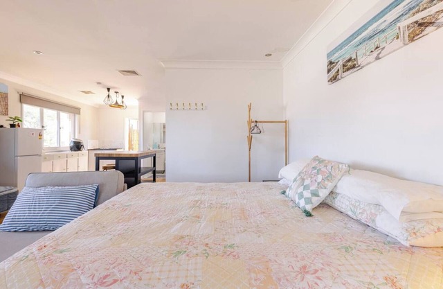 Cozy Delight- Close to airport