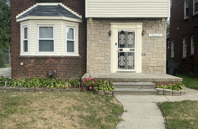 Cozy Detroit home in the Center of Metro Detroit.