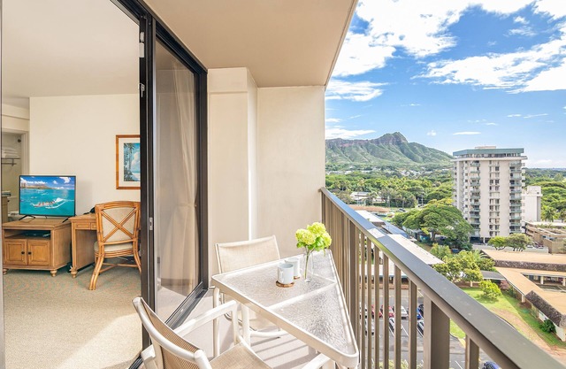 Cozy & Diamond Head View at Waikiki with Parking