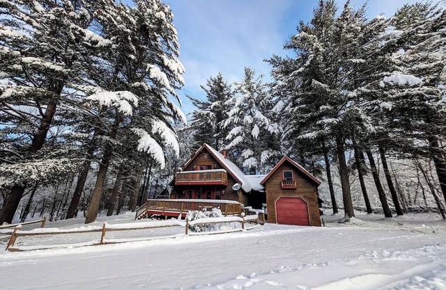 Cozy Dog Friendly Cabin 8 Miles to Sunday River