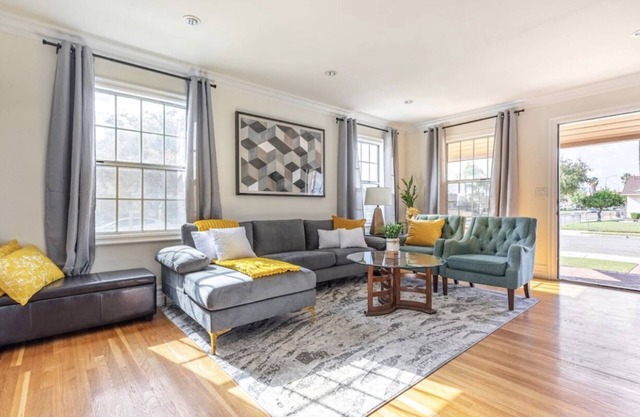 Cozy Dog-friendly Living Space - close by Knott’s, Porto’s, Disney