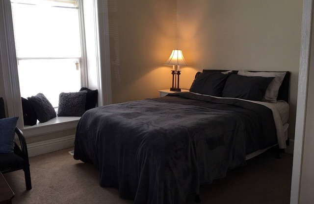 Cozy Downtown Apartment - À quelques pas du Royaume-Uni et du centre-ville!