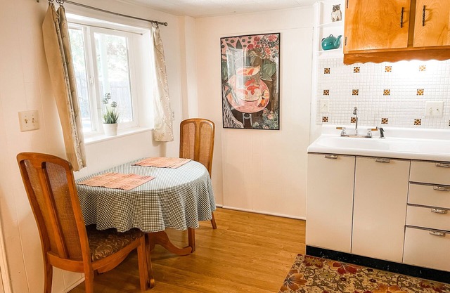 Cosy Downtown Cottage w Stationnement