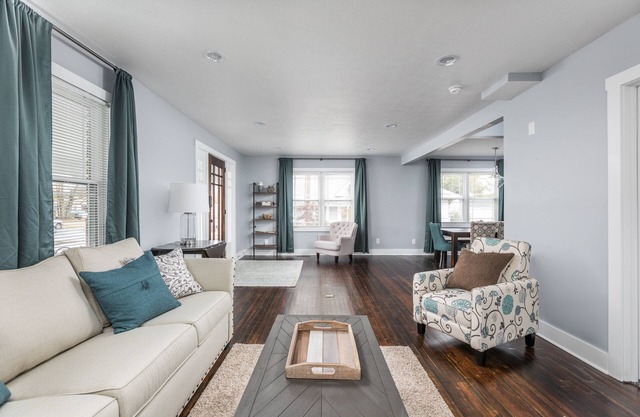 Cozy Downtown Greenwood Retreat - Accessible à tout