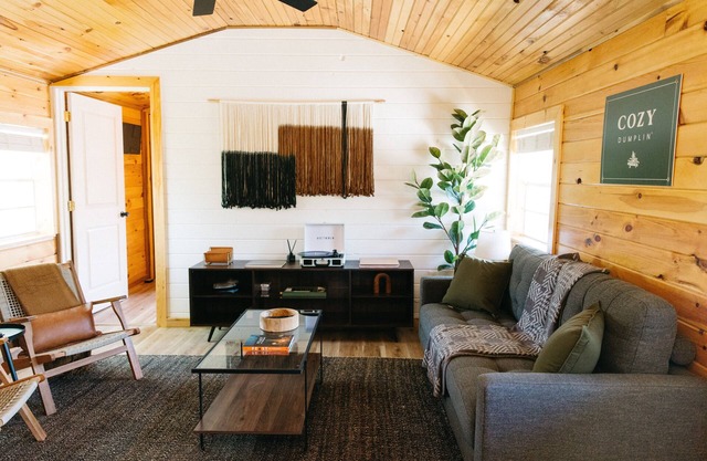 Cozy Dumplin' RRG - Warm & Modern Stay in RRG/Auxier