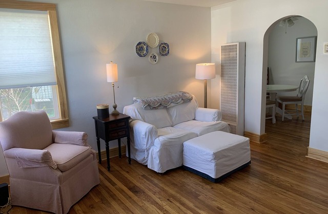 Cozy Dwelling Three blocks from UMC and Downtown