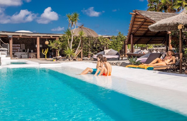 Cozy Eco Garden Cottage, 300mt Sand Beach, piscine, jardin