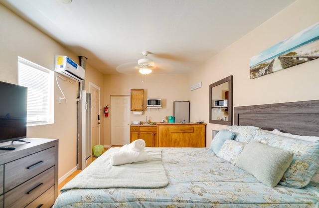 Cozy El Paso Studio Rental ~ 7 Mi to Fort Bliss!