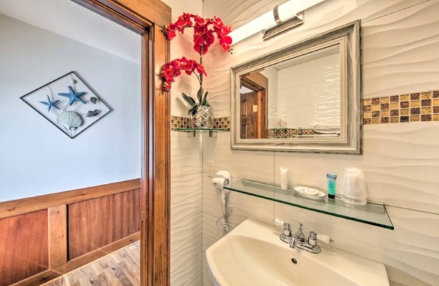 Cozy Ellsworth Home w/ Yard, 15 Mi to Acadia!