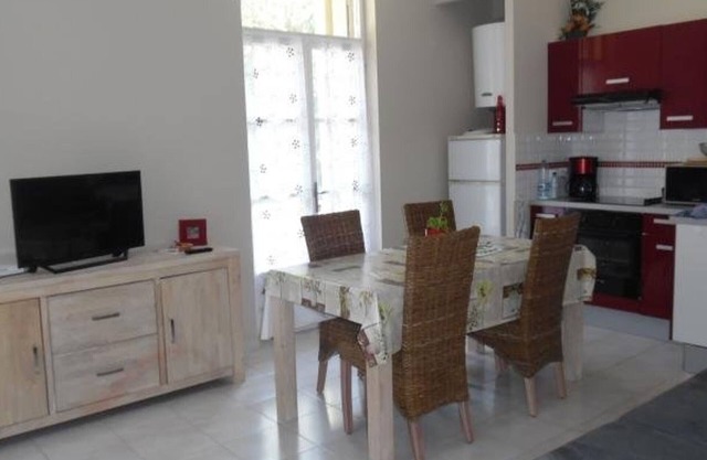 Charmant F2 avec balcon et parking, proche cure et centre-ville – Amélie-les-Bains