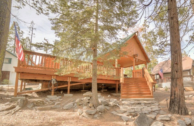 Cozy Shaver Lake Cabin: West Village, WIFI, entièrement rénové