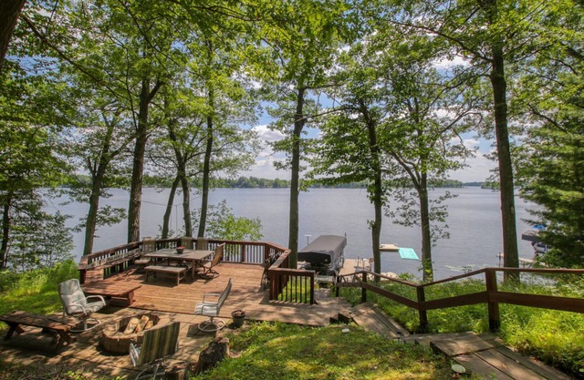 Cozy Family Cabin with beautiful lake view!