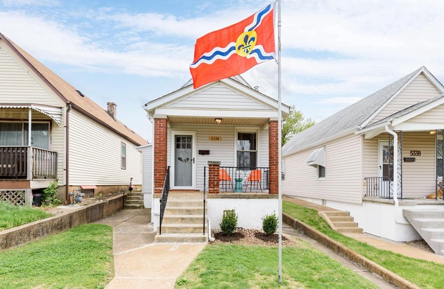 Cozy Family Cottage - Historic Top of "The Hill"