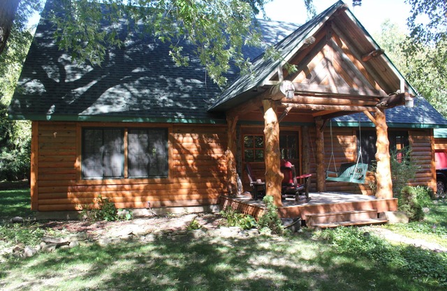 Confortable, la famille Log Cabin à proximité de tout!