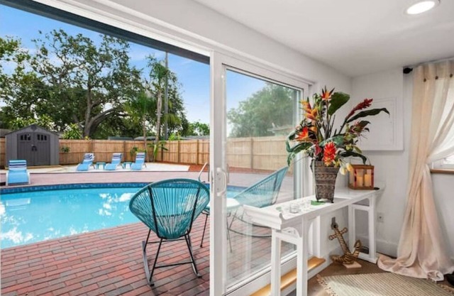 Cozy Family Friendly Newly Remodeled Salt Water Pool Home close Beach/Downtown