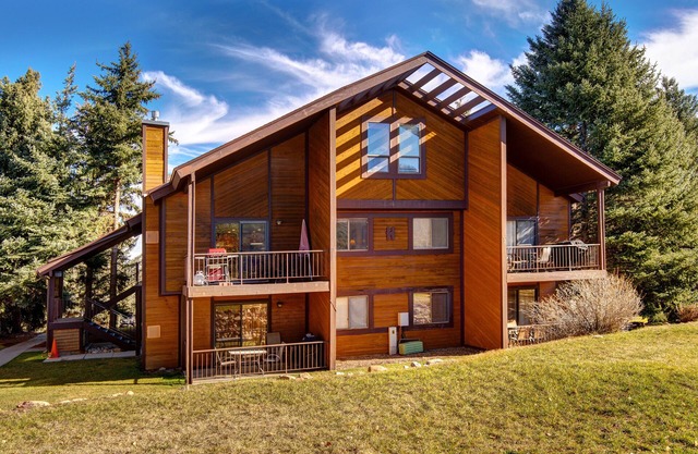 Cozy Family-Friendly Canyons Village Condo With Shared Pool & Hot Tub