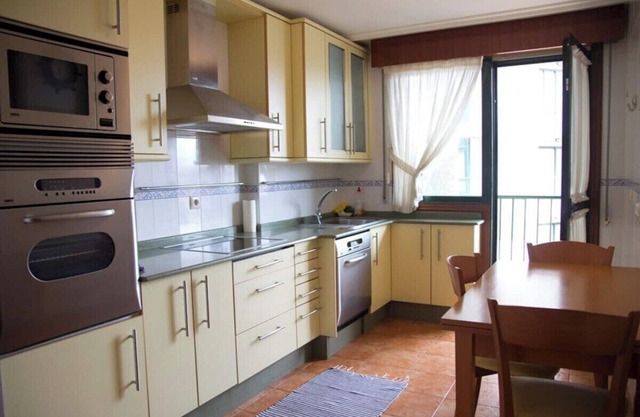 Cozy Family Haven: 100m to Beach, Patio for Kids, Fully Equipped, Great Views