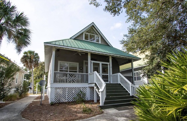 Cozy Family Home w/ Golf Course Views & Wifi - Steps to Cabana Club & Marina