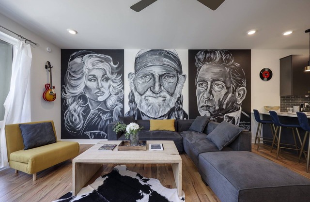 Minutes from Airport | Lux Home