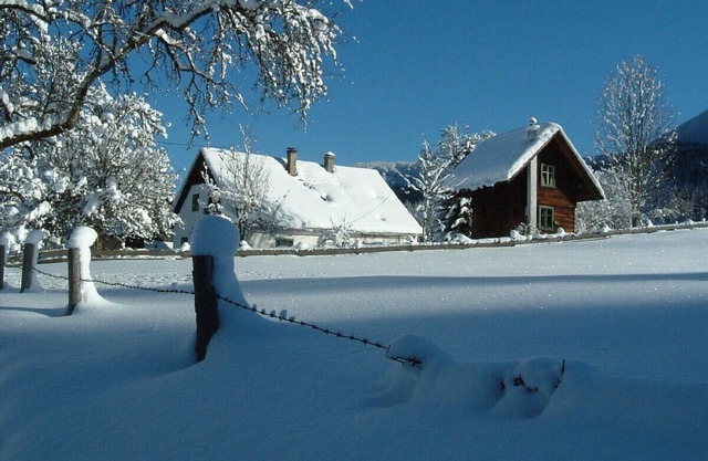 Superbe maison de campagne retirée entourée de prairies et de forêts