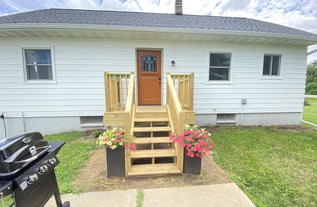 Cozy Farmhouse located in the country between Devils Lake and Wisconsin Dells