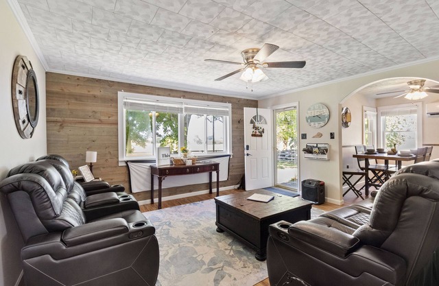 Cozy Farmhouse near Mammoth Cave on 45+ acre animal farm