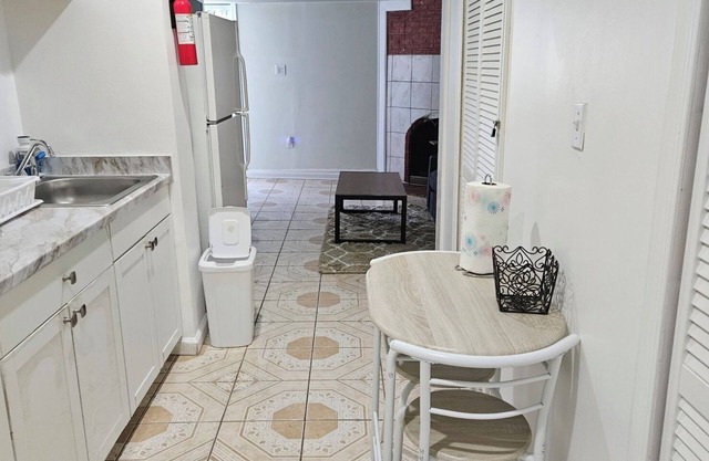 Cozy 1-bedroom apartment with AC, WiFi in charming Laurel