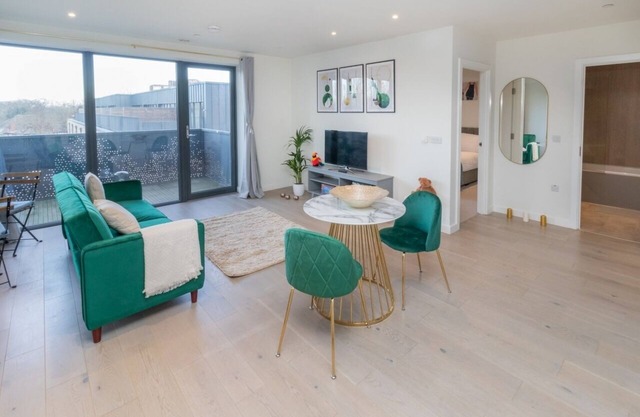 Cozy flat 15 mins walk to Wimbledon Park 20 mins walk to Wimbledon Tennis Court.