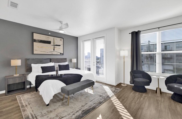 Cozy Flat w/ Pool, Gym, & Stunning City Views