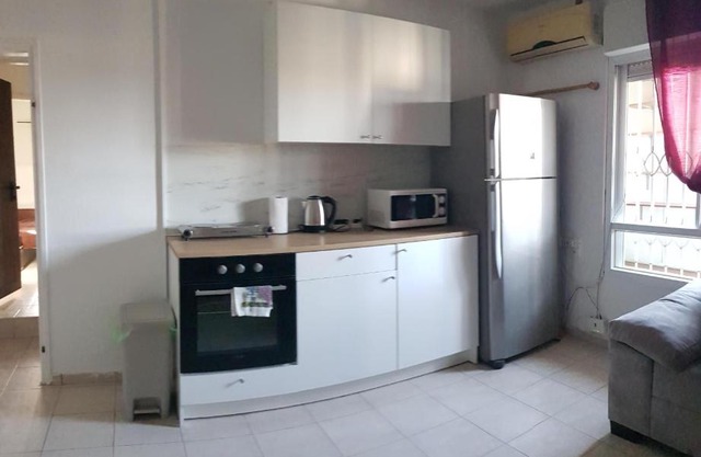 Cozy Flat with Parking well-placed near TLV Airport