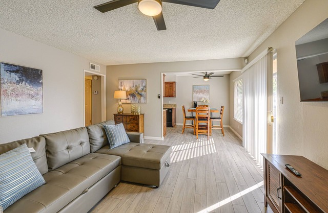 Cozy Fresno Condo w/ Balcony & Pool Access