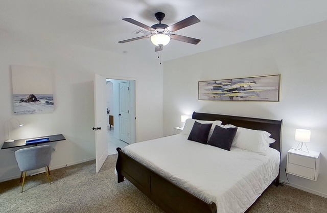 Cozy fully renovated 3 bedroom 3 bathroom with am garage home