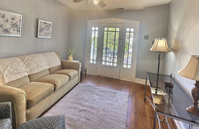 Cozy Germantown Haven walking distance to many restaurants