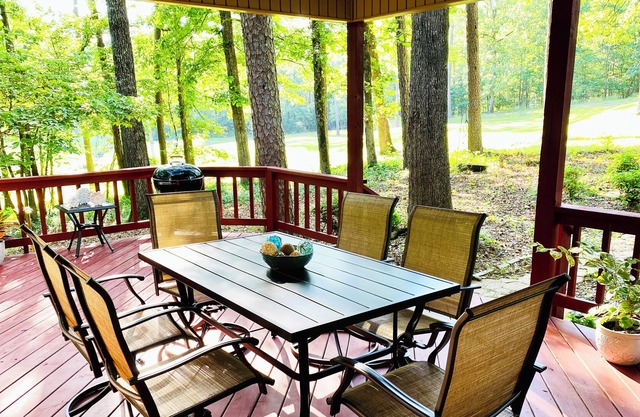 Secluded house in gated community with 9 golf courses and beautiful lakes.