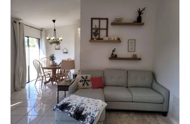 Cozy Getaway 5 Min Walk to Parks