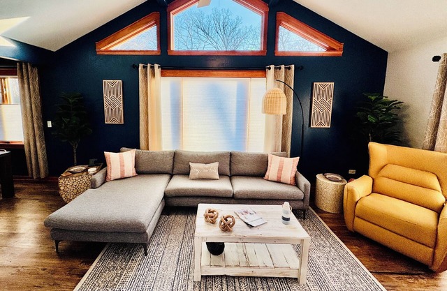 Cozy Getaway by the Lake